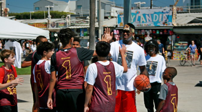 FORMER LOS ANGELES LAKERS GUARD SMUSH PARKER HOSTS ELITE BASKETBALL CLINIC AT VENICE BEACH